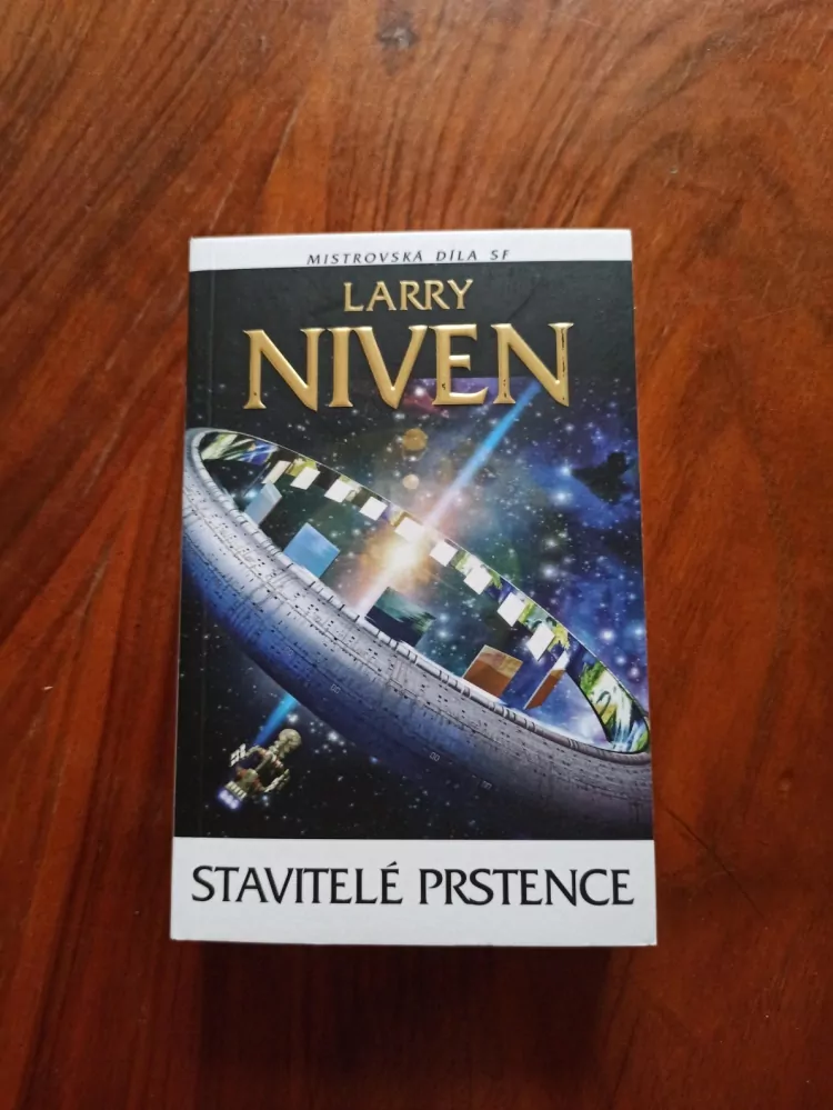 LARRY NIVEN - Stavitelé Prstence