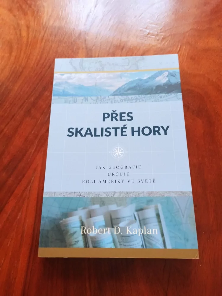 ROBERT D. KAPLAN - Přes Skalisté hory