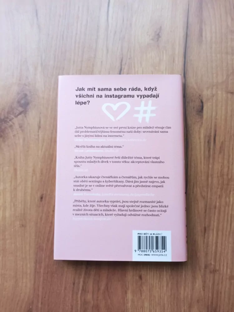 JUTTA NYMPHIUS - Nahoře bez