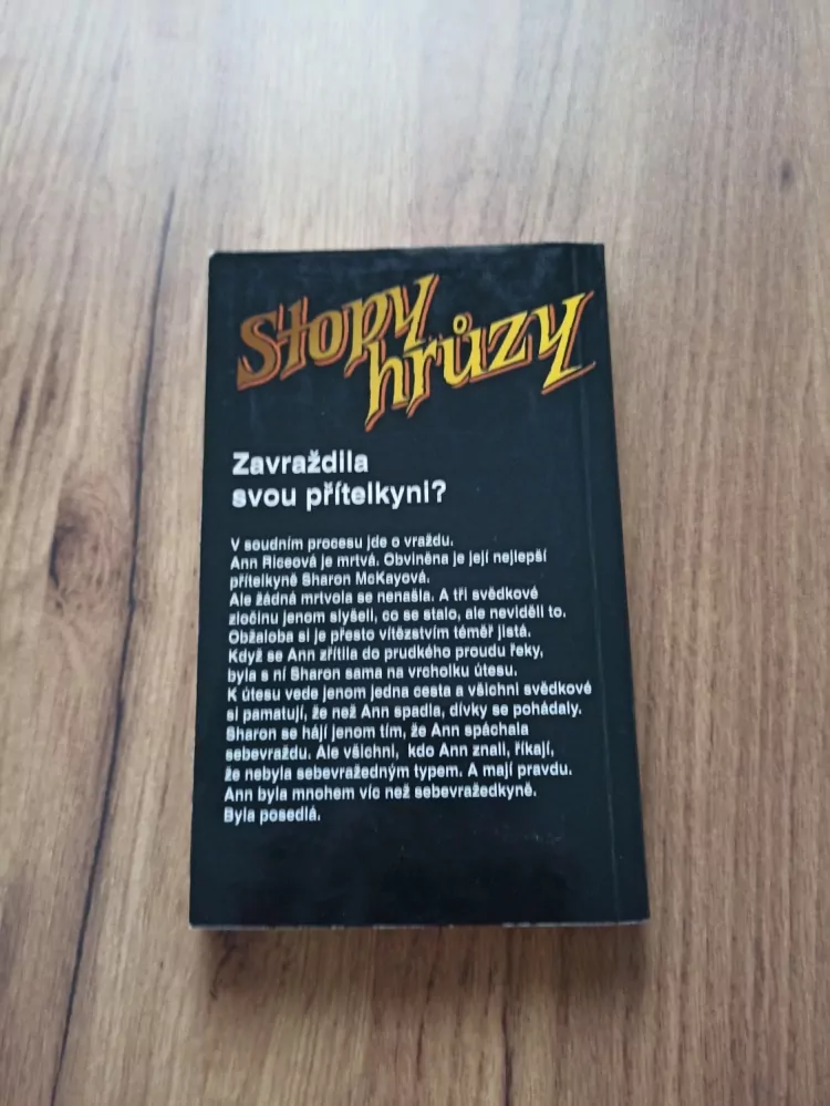 CHRISTOPHER PIKE - Pád do temnot - Stopy hrůzy (49.)