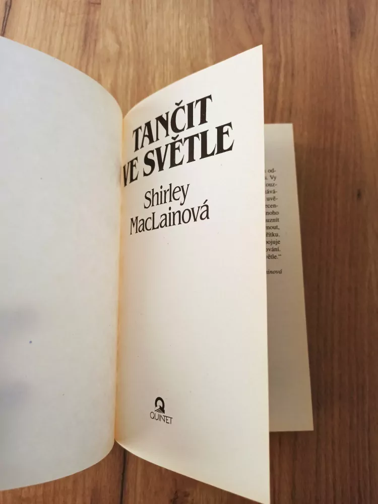 SHIRLEY MAcLAINE - Tančit ve světle