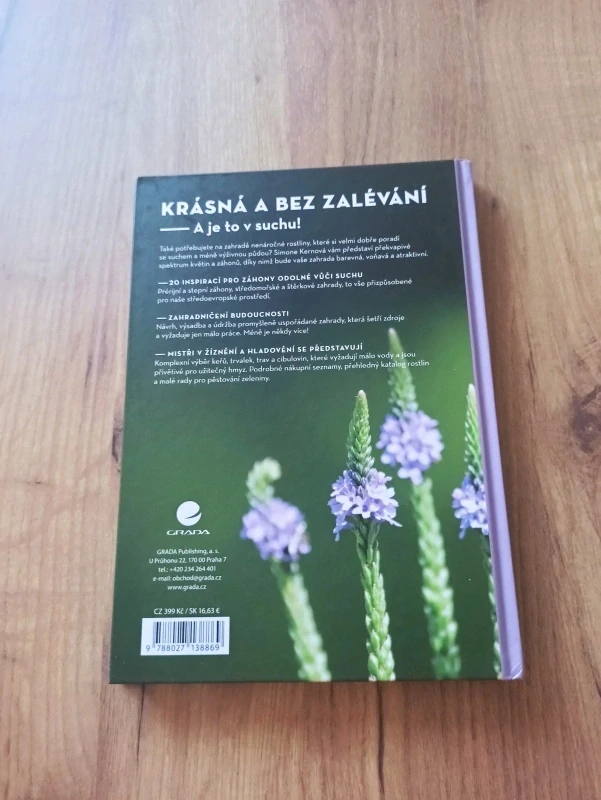 SIMONE KERN - Hrdinové suchých zahrad