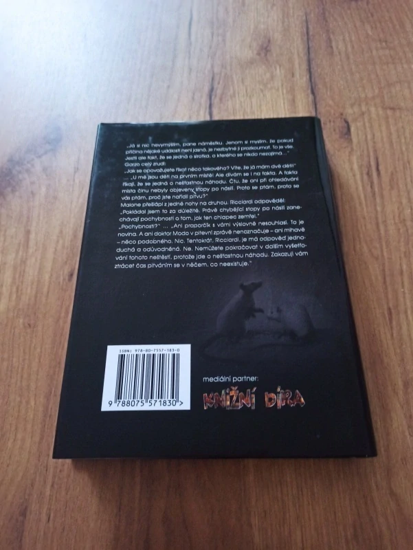 MAURIZIO DE GIOVANNI - Den zesnulých: Podzim komisaře Ricciardiho