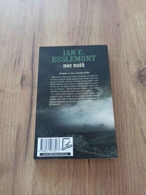 IAN CAMERON ESSLEMONT - Noc nožů