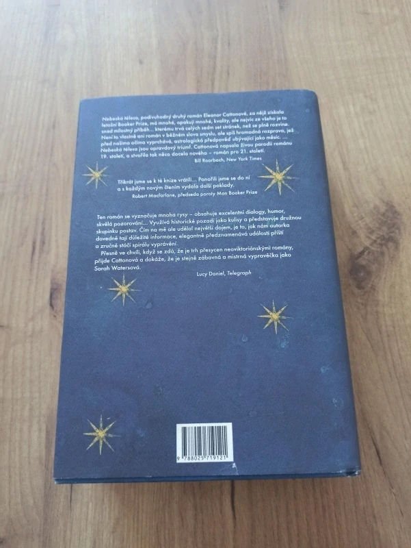 ELEANOR CATTON - Nebeská tělesa
