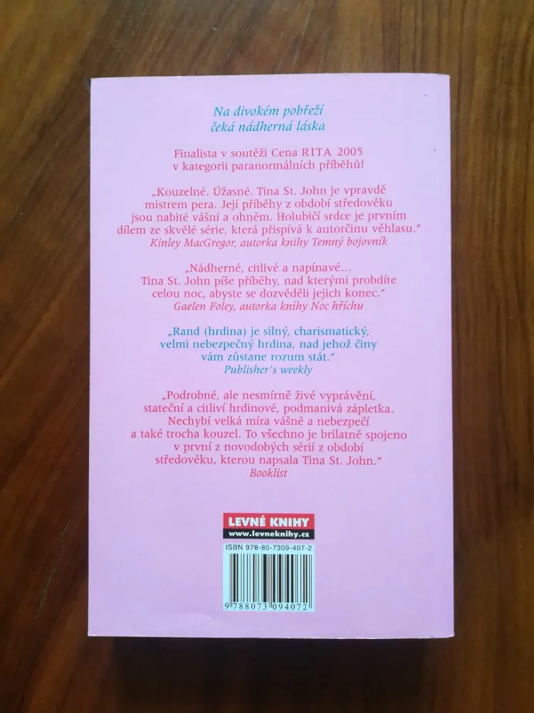 TINA ST. JOHN - Holubičí srdce