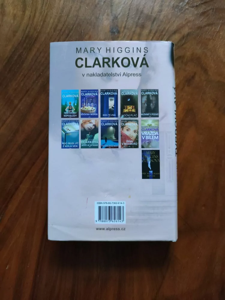 MARY HIGGINS CLARK - Tvrdohlavá sestřička