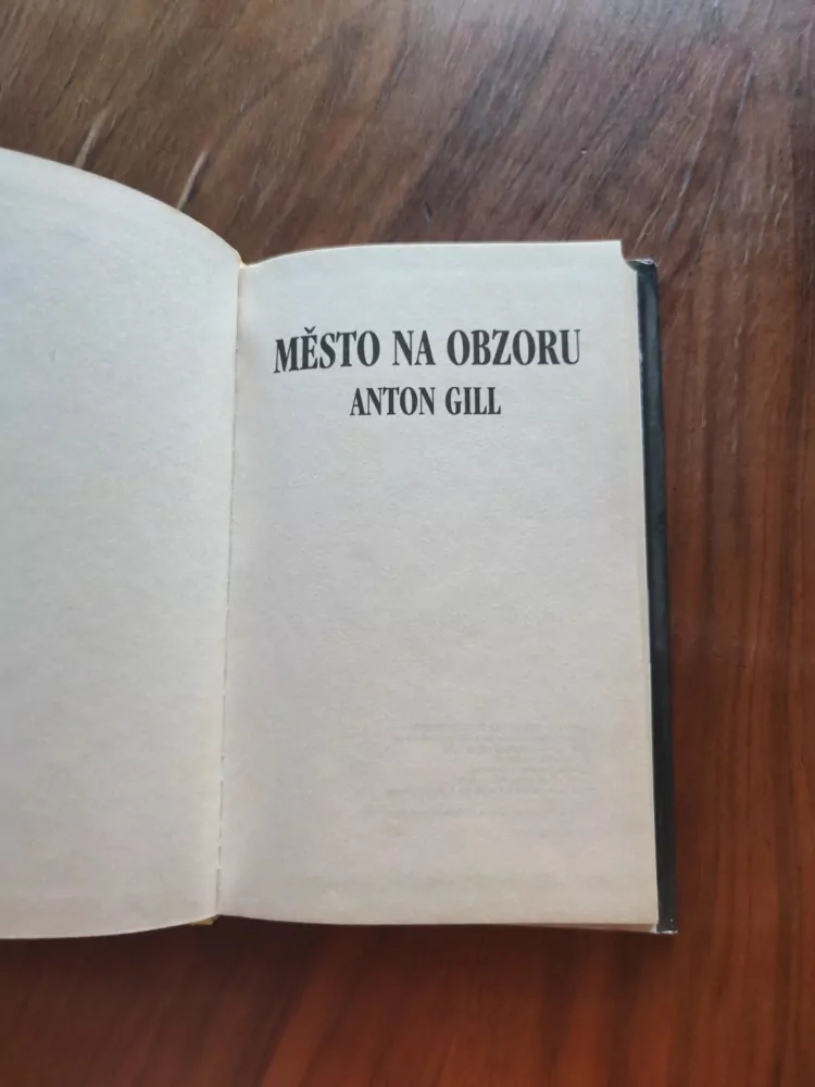 ANTON GILL - Město na obzoru