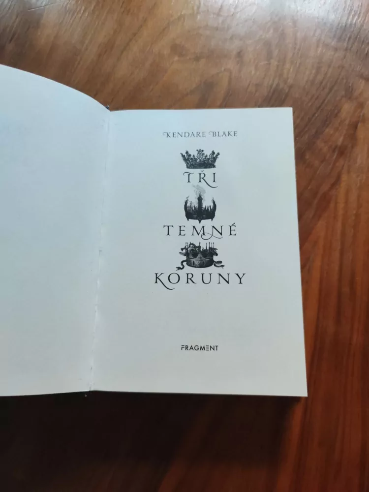 KENDARE BLAKE - Tři temné koruny