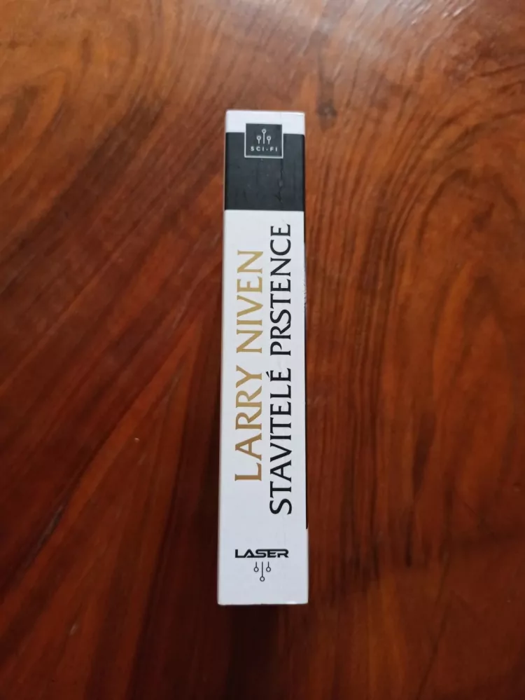 LARRY NIVEN - Stavitelé Prstence