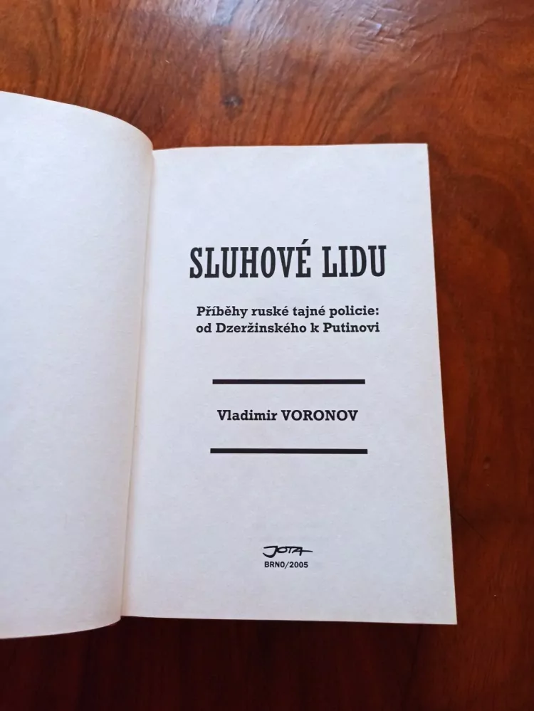 VLADIMIR VORONOV - Sluhové lidu: Příběhy ruské tajné policie od Dzeržinského k Putinovi