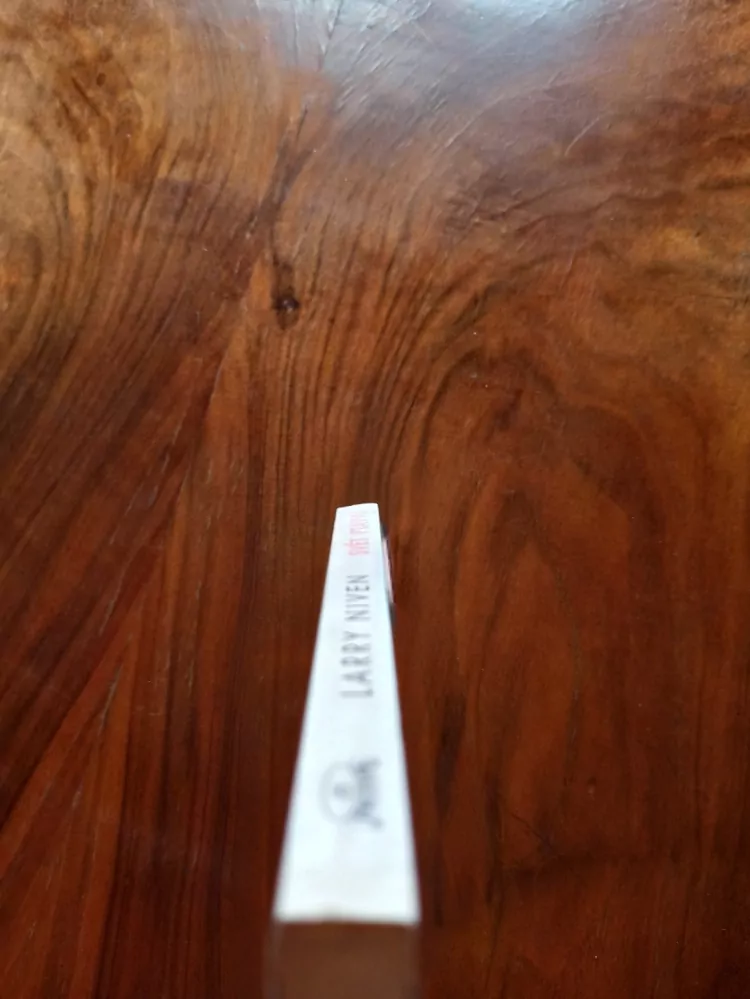 LARRY NIVEN - Svět Ptavvů