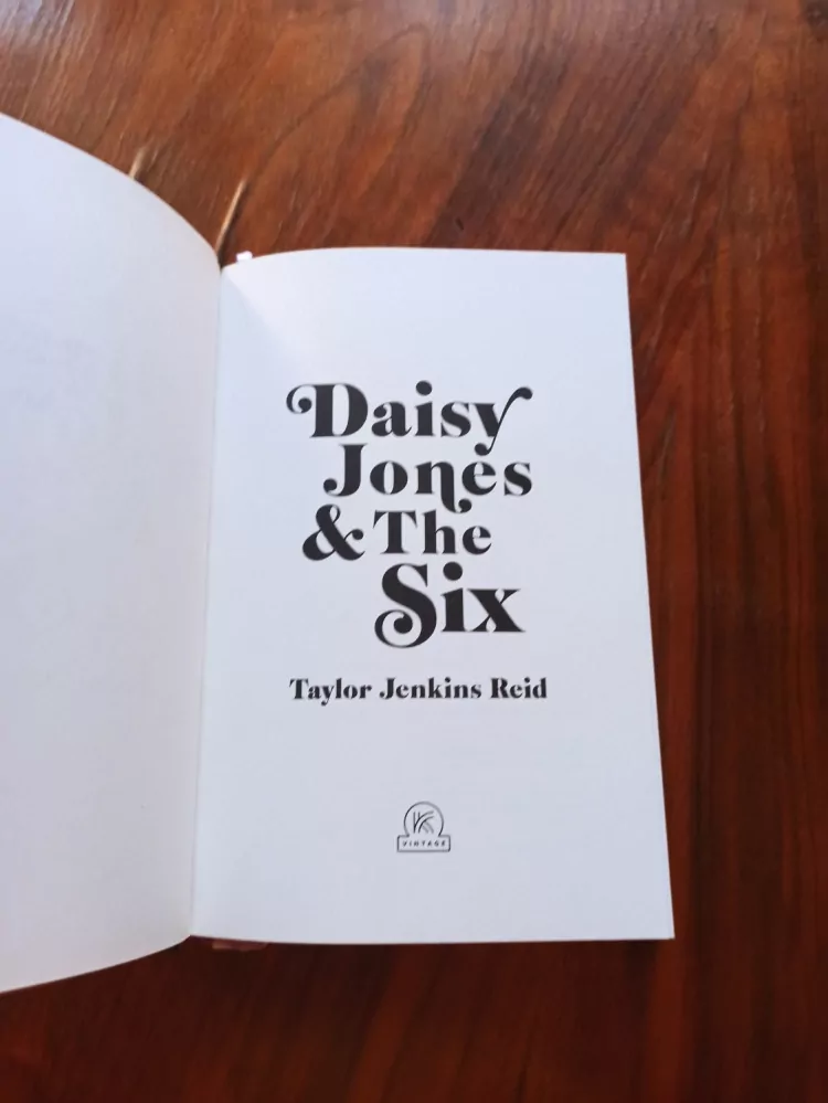 TAYLOR JENKINS REID - Daisy Jones & The Six