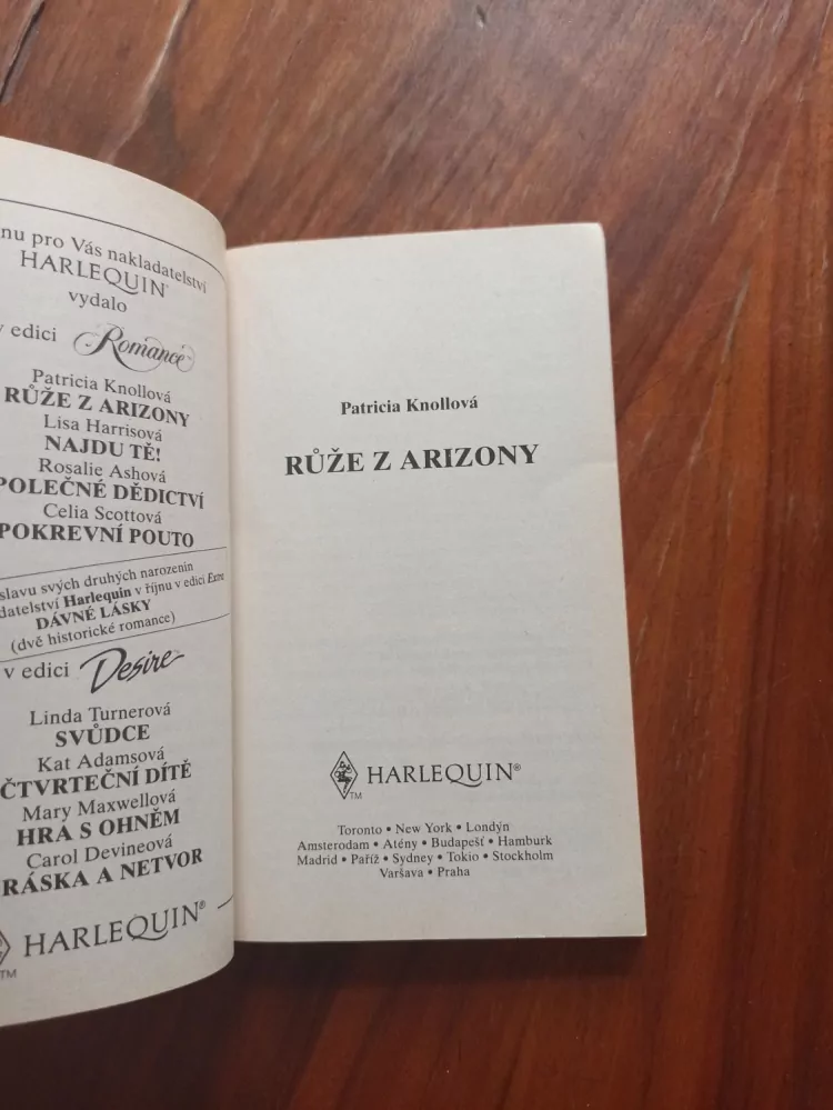 PATRICIA KNOLL - Růže z Arizony