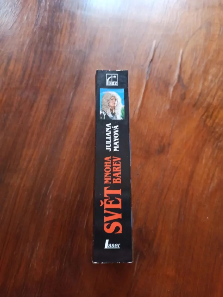 JULIAN MAY - Svět mnoha barev