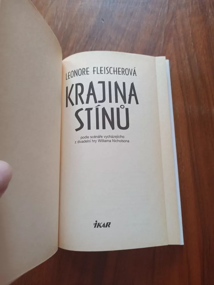 LEONORE FLEISCHER - Krajina stínů