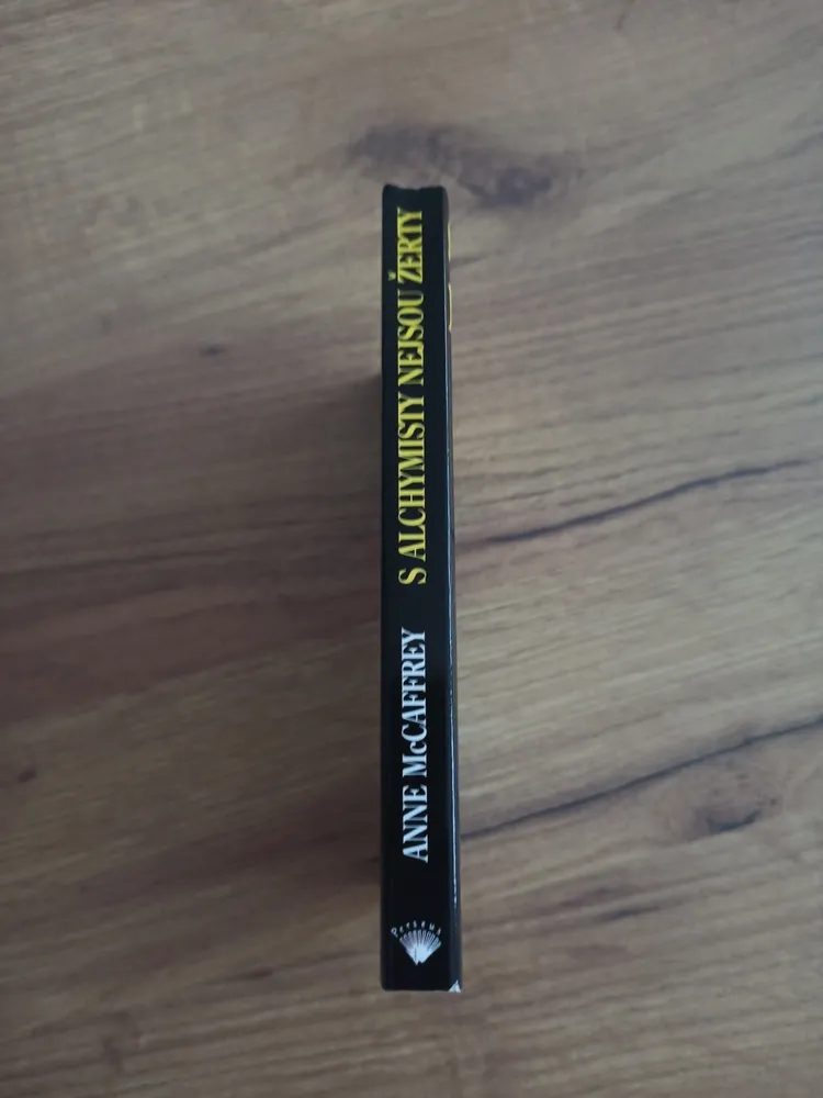 ANNE McCAFFREY - S alchymisty nejsou žerty