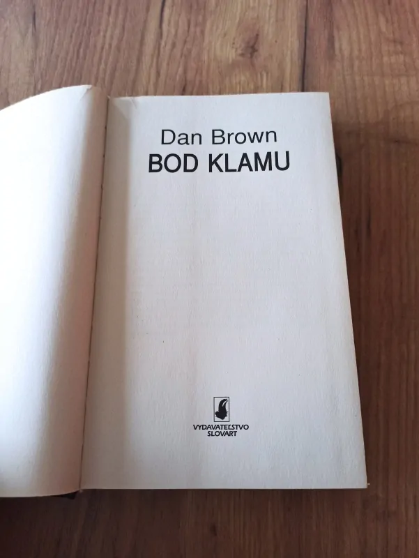 DAN BROWN - Bod klamu