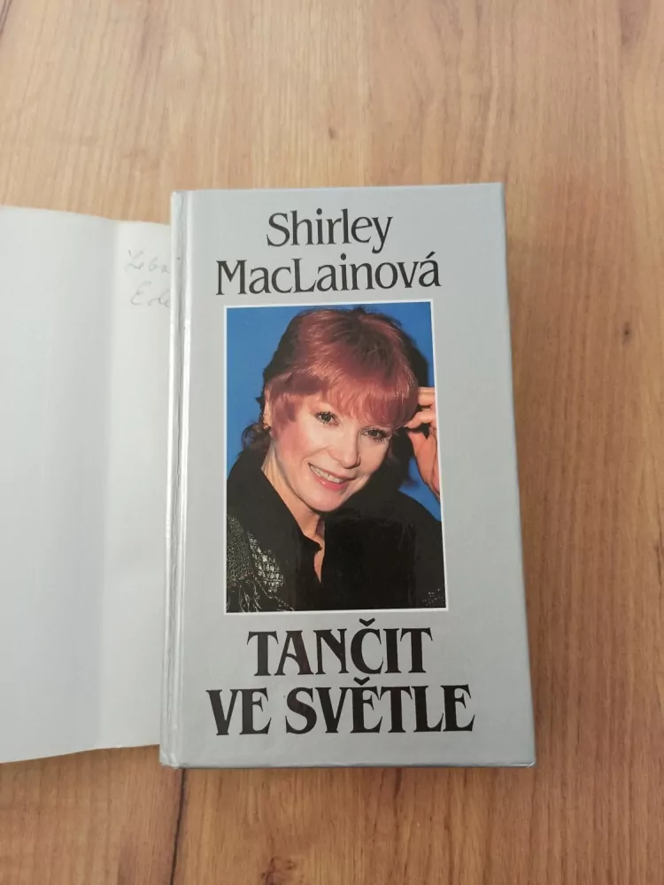 SHIRLEY MAcLAINE - Tančit ve světle