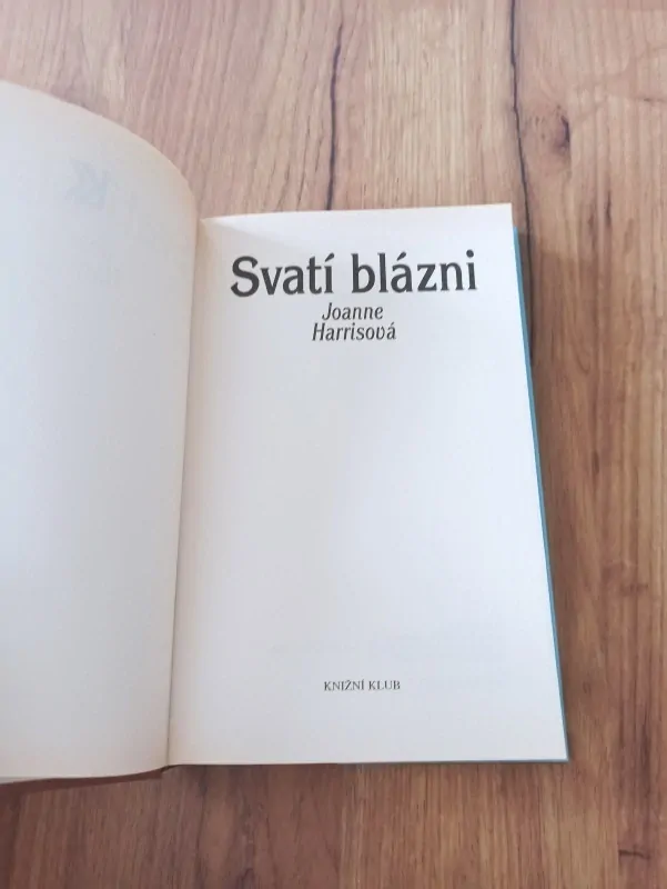 JOANNE HARRIS - Svatí blázni
