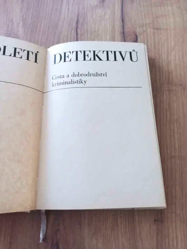 JÜRGEN THORWALD - Století detektivů