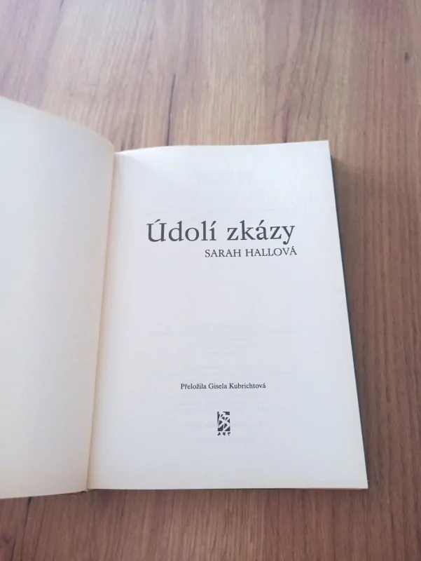 SARAH HALL - Údolí zkázy