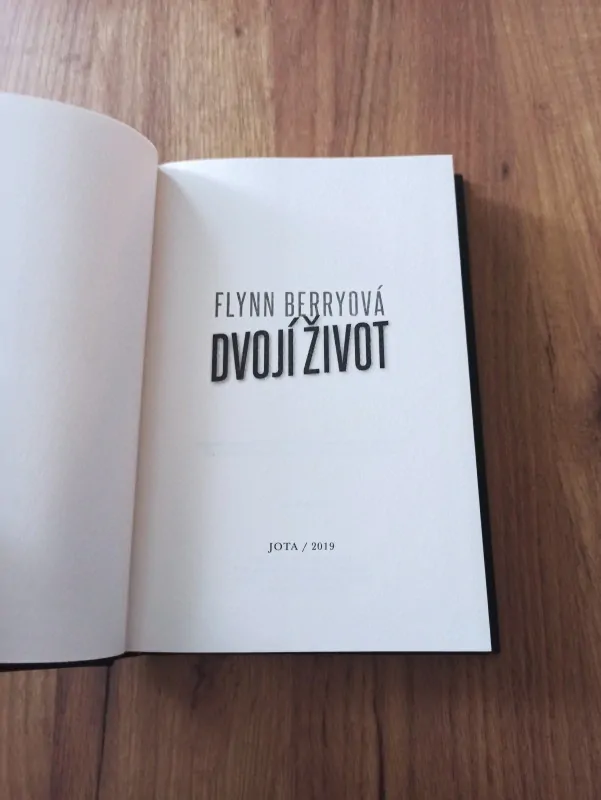 FLYNN BERRY - Dvojí život