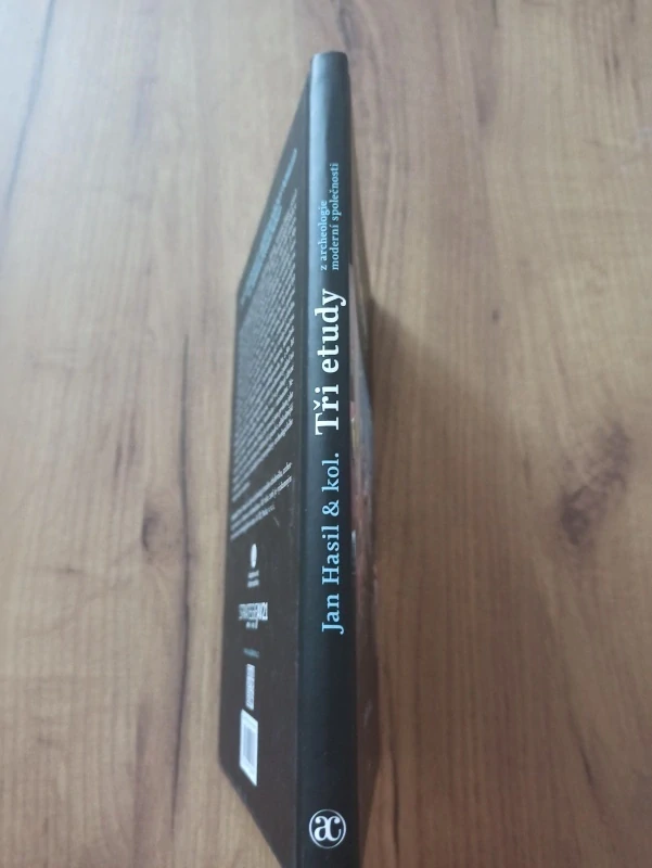 JAN HASIL - Tři etudy z archeologie moderní společnosti