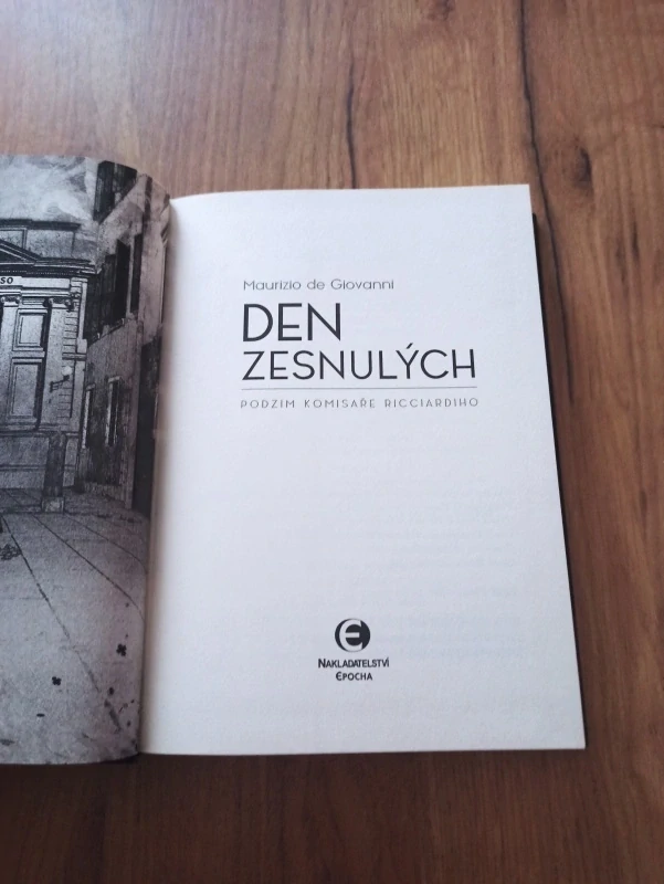 MAURIZIO DE GIOVANNI - Den zesnulých: Podzim komisaře Ricciardiho