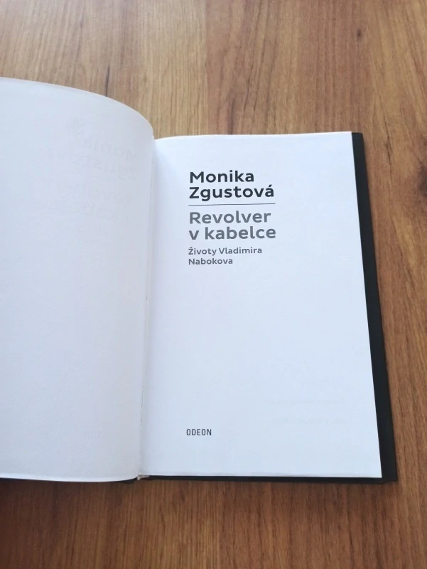 MONIKA ZGUSTOVÁ - Revolver v kabelce – Životy Vladimira Nabokova