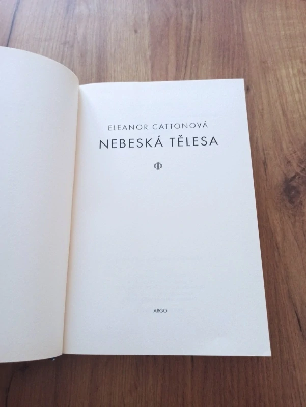 ELEANOR CATTON - Nebeská tělesa