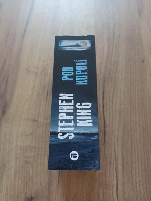 STEPHEN KING - Pod kupolí