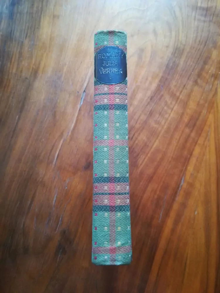 JULES VERNE - Osm románů v jedné knize (díl 1): Hektor Servadak 1, 2, Cesta do Francie, Bratři Kipové 1,2, Tváří v tvář praporu vlasti, Závěť výstředníkova 1,2  