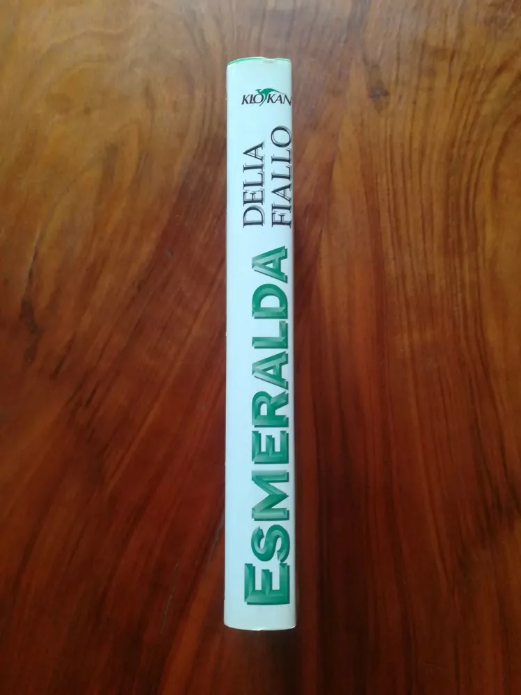 DELIA FIALLO - Esmeralda