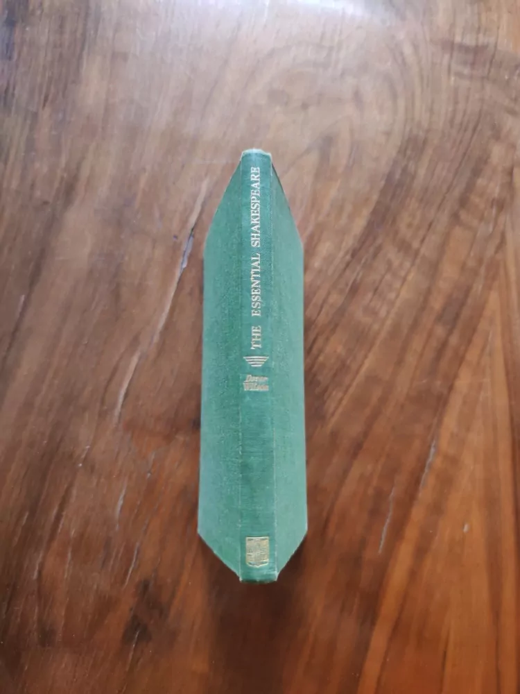 J. DOVER WILSON - The Essential Shakespeare