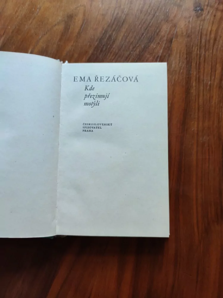 EMA ŘEZÁČOVÁ - Kde přezimují motýli