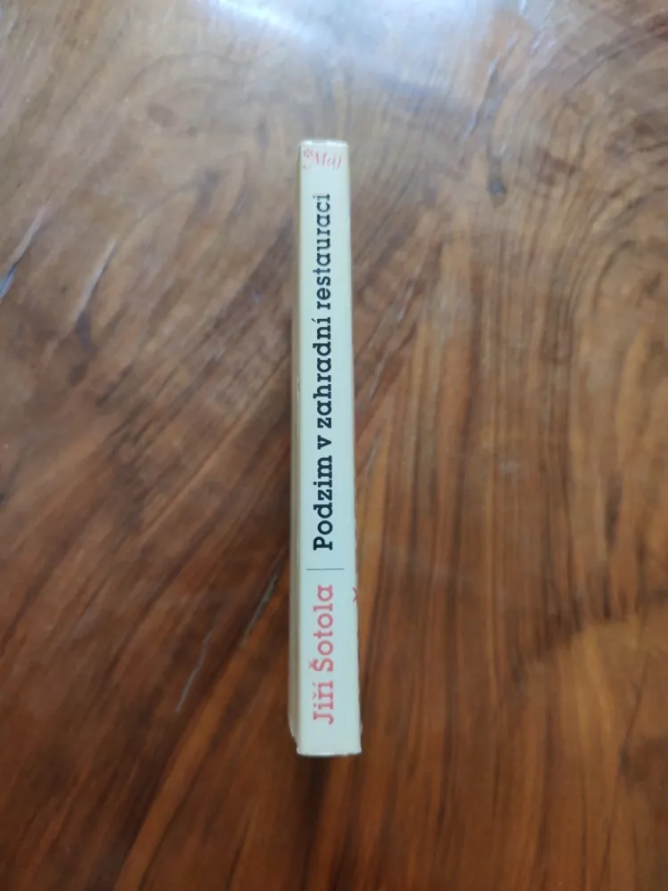 JIŘÍ ŠOTOLA - Podzim v zahradní restauraci