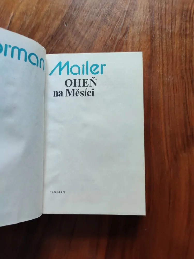 NORMAN MAILER - Oheň na Měsíci