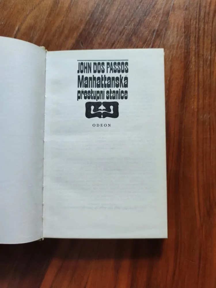 JOHN DOS PASSOS - Manhattanská přestupní stanice