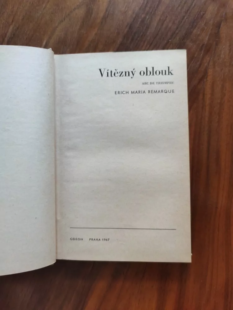 ERICH MARIA REMARQUE - Vítězný oblouk