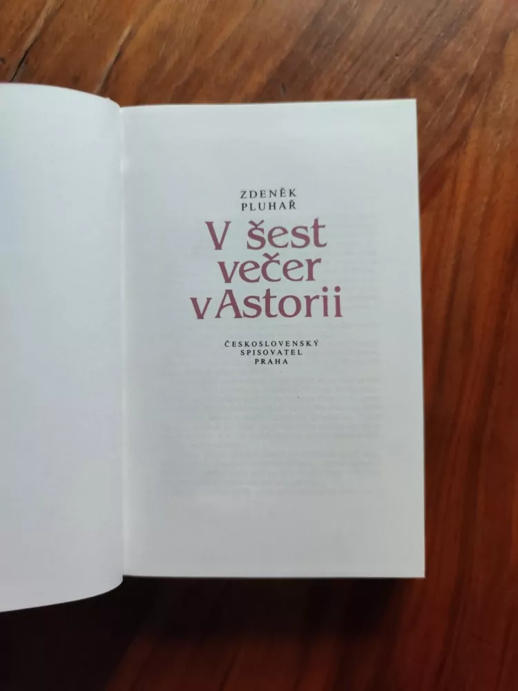 ZDENĚK PLUHAŘ - V šest večer v Astorii