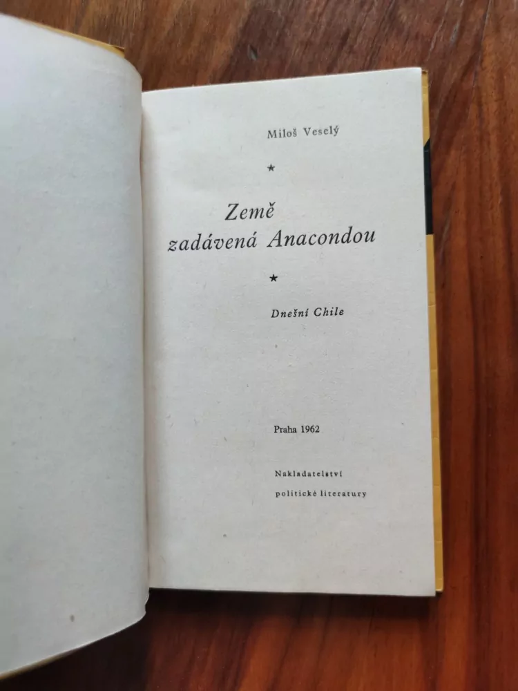 MILOŠ VESELÝ - Země zadávená anacondou