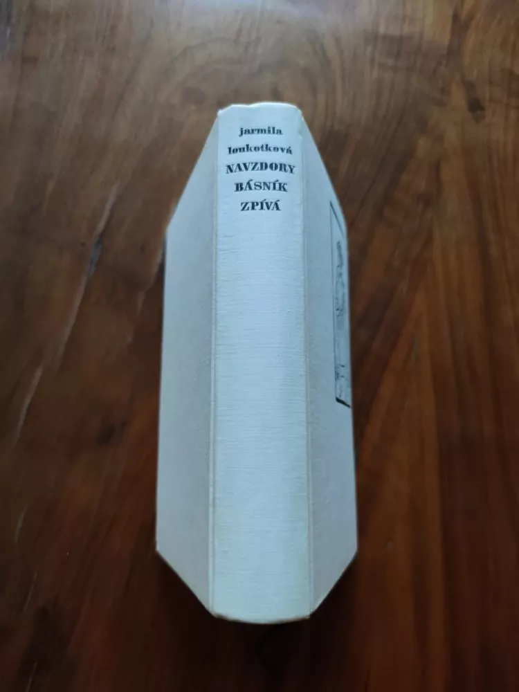 JARMILA LOUKOTKOVÁ - Navzdory básník zpívá