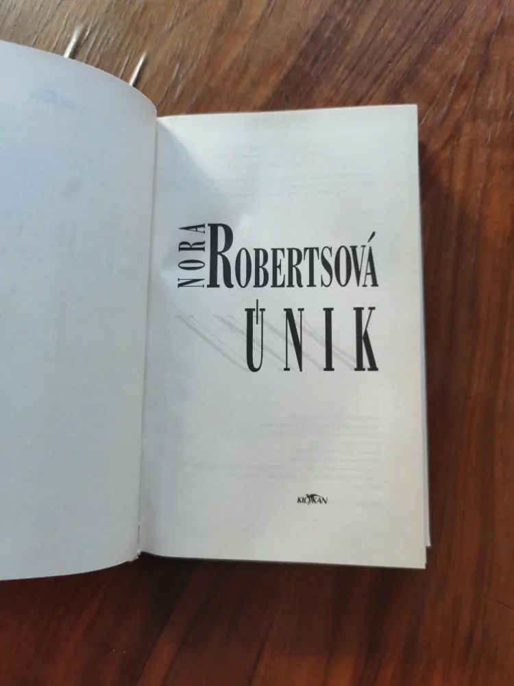 NORA ROBERTS - Únik