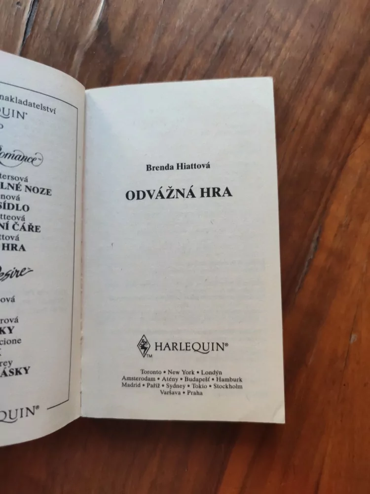 BRENDA HIATT - Odvážná hra