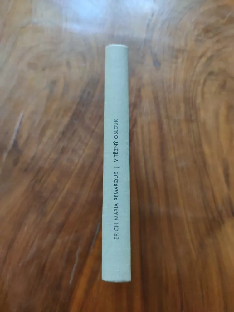ERICH MARIA REMARQUE - Vítězný oblouk