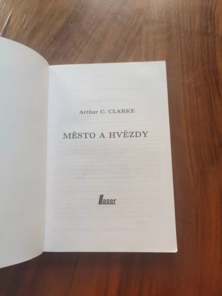 ARTHUR CHARLES CLARKE - Město a hvězdy