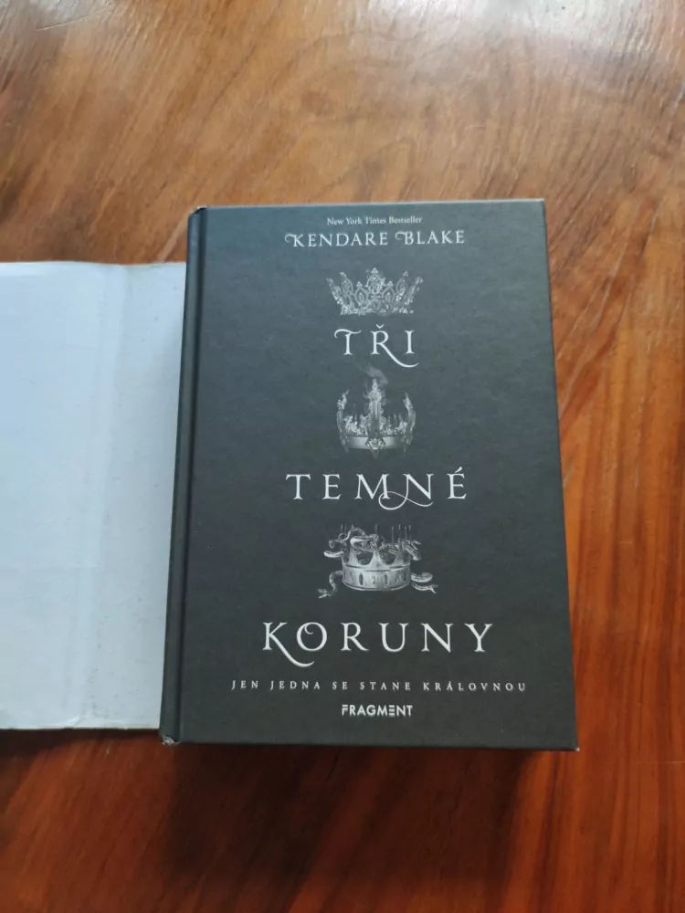KENDARE BLAKE - Tři temné koruny