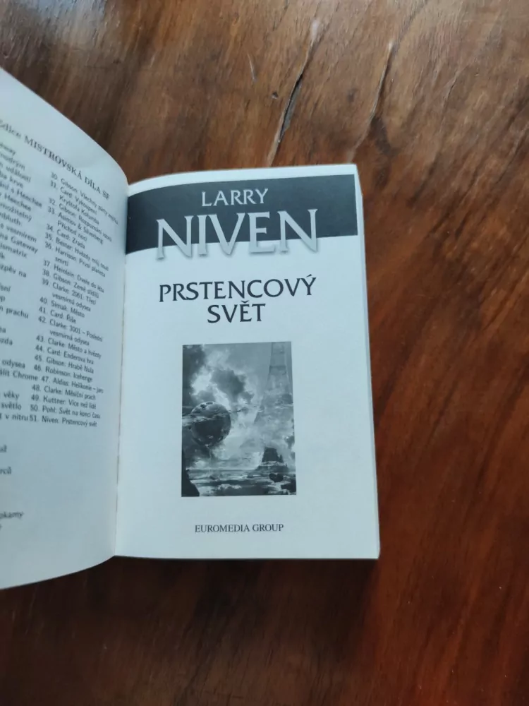LARRY NIVEN - Prstencový svět