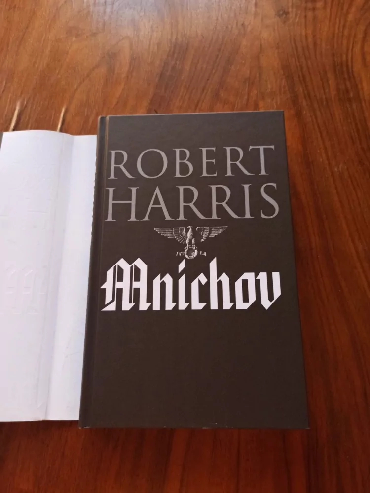 ROBERT HARRIS - Mnichov